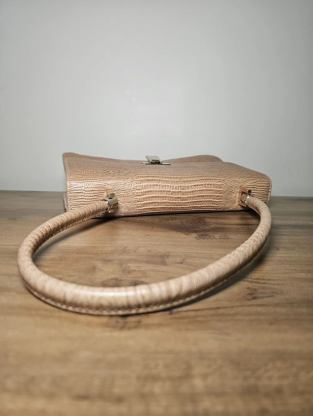 LIZ CLAIBORNE Vintage Y2K Lizard Embossed Shoulder Bag Taupe Structured Handbag